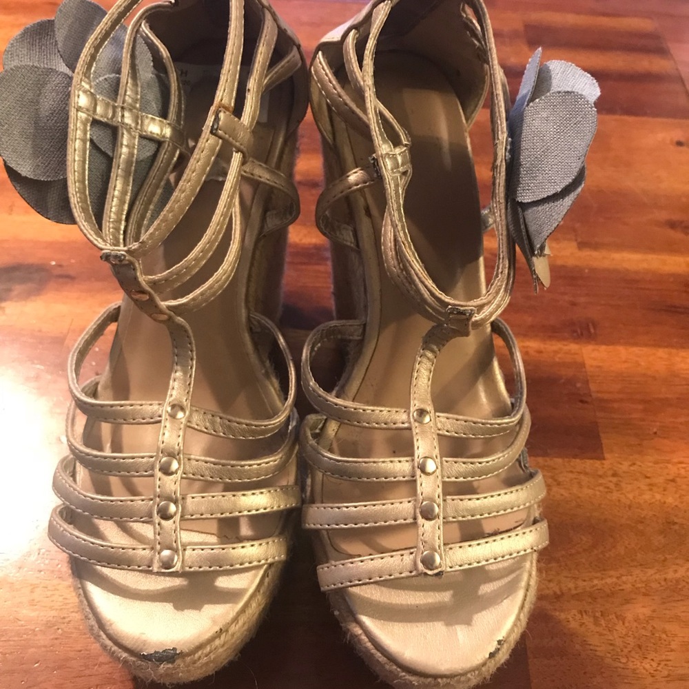 Gold wedges